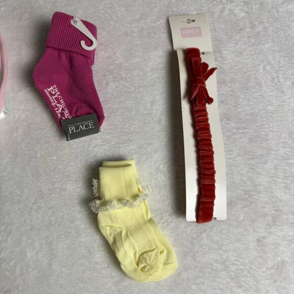 Baby Girl Lot Accessories Headband Bib Socks OshKosh Children’s Place New Vtg - Picture 4 of 4